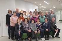 Vuosikokouksen jälkeen asettauduttiin ryhmäkuvaan. Kuva 5.5.2018 pm.