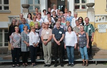 Tapaamispäivä ja ylimääräinen kokous Oulussa 6.8.2016. Kaksi mielenkiintoista luentoa Heini hakasalon ja Veli-Matti Heikkilän esittäminä. Paikalla oli lähes 50 henkilöä. Osa ehti jo poistua ennen kuvanottoa.