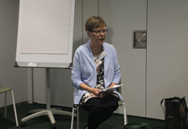 Tapaamispäivä ja vuosikokous Metson kirjaston Kuusi-salissa Tampereella 12.9.2020. Päivän kohokohtana joulumerkkikotilapsen äidin kokemuksia, kun lapsi oli joulumerkkikodissa. Kuva pm.