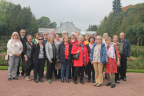 Helsinki-päivän ryhmäkuva Talvipuutarhan edustalta 11.9.2021. Päivään osallistui 20 jäsentä ja 3 heidän puolisoaan.