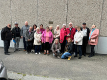 Ryhmäkuva entisen joulumerkkikodin tontilla, Tampere päivässä, 3.9.-22. 