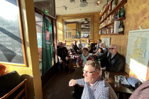 Päivän jälkeen ruokailu Gastrup Tuulensuussa 15.4.2023. Kuva pm.