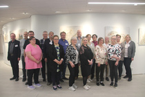 Tampereen tapaamispäivä ja 10 vuotis-juhla-kokous 4.5.2024 Tampere. kuva: Metson kirjaston kokous-salien aulassa.
